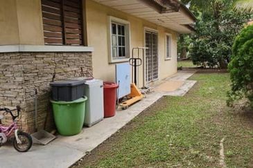 [ FACING GARDEN ] End Lot 2Sty House Presint 9 Putrajaya  