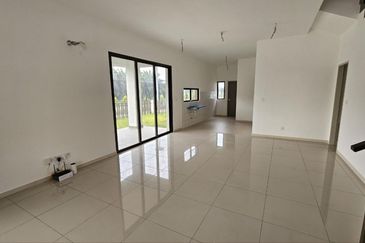 Setia Warisan Tropika (Belladonna)