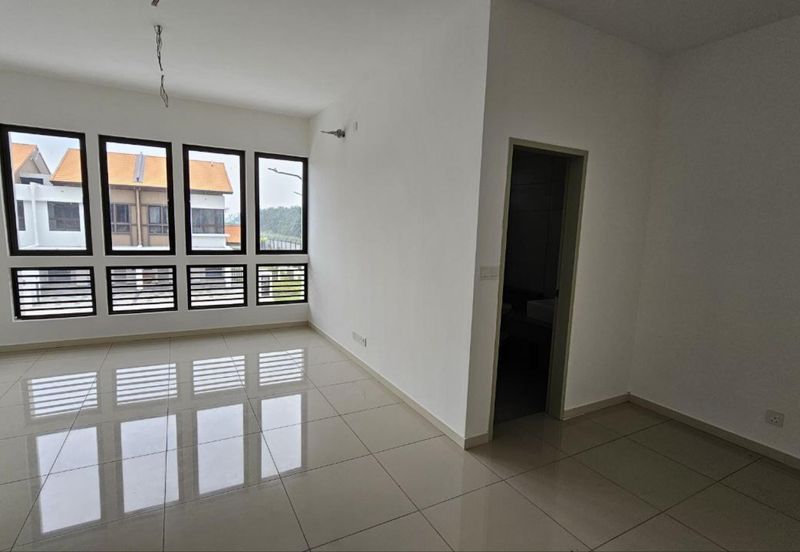 Setia Warisan Tropika (Belladonna)