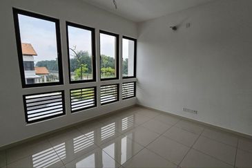 Setia Warisan Tropika (Belladonna)