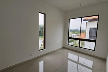 Setia Warisan Tropika (Belladonna)