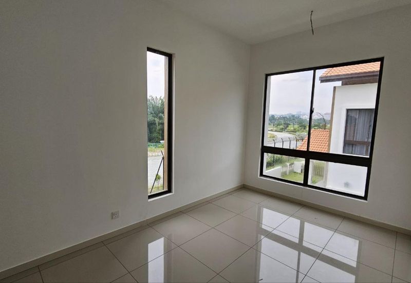 Setia Warisan Tropika (Belladonna)