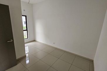 Setia Warisan Tropika (Belladonna)