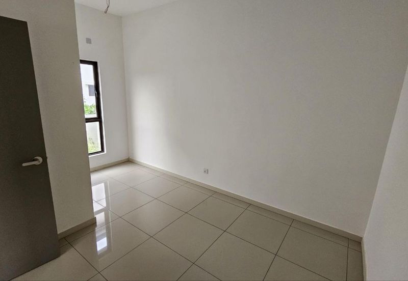 Setia Warisan Tropika (Belladonna)