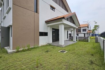 Setia Warisan Tropika (Belladonna)