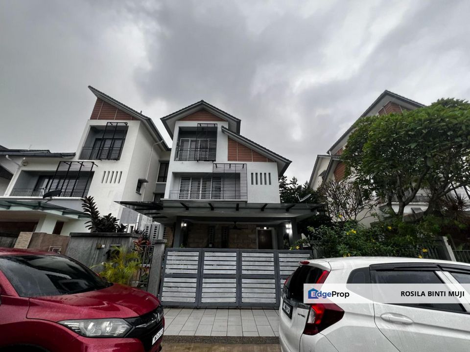 [ RENOVATED ] 2.5 Sty Semi D Seksyen 7 Bandar Baru Bangi , Selangor, Bangi