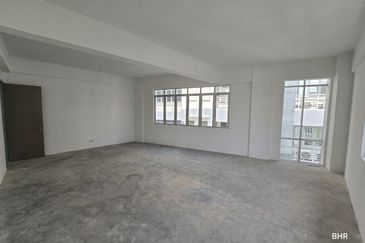 [ END LOT WITH LIFT ] 4 Sty Shop Lot Jalan Diplomatik 1 Presint 15, Putrajaya