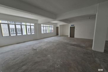 [ END LOT WITH LIFT ] 4 Sty Shop Lot Jalan Diplomatik 1 Presint 15, Putrajaya