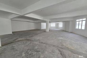 [ END LOT WITH LIFT ] 4 Sty Shop Lot Jalan Diplomatik 1 Presint 15, Putrajaya