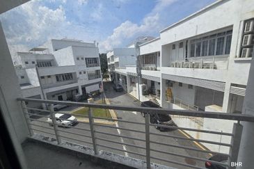 [ END LOT WITH LIFT ] 4 Sty Shop Lot Jalan Diplomatik 1 Presint 15, Putrajaya