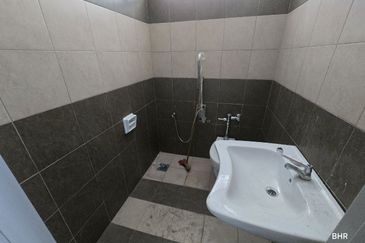 [ END LOT WITH LIFT ] 4 Sty Shop Lot Jalan Diplomatik 1 Presint 15, Putrajaya