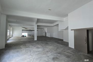 [ END LOT WITH LIFT ] 4 Sty Shop Lot Jalan Diplomatik 1 Presint 15, Putrajaya