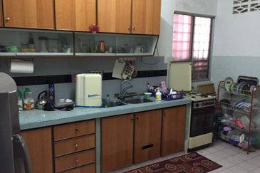 Jalan Suasana, Bandar Tun Hussein Onn