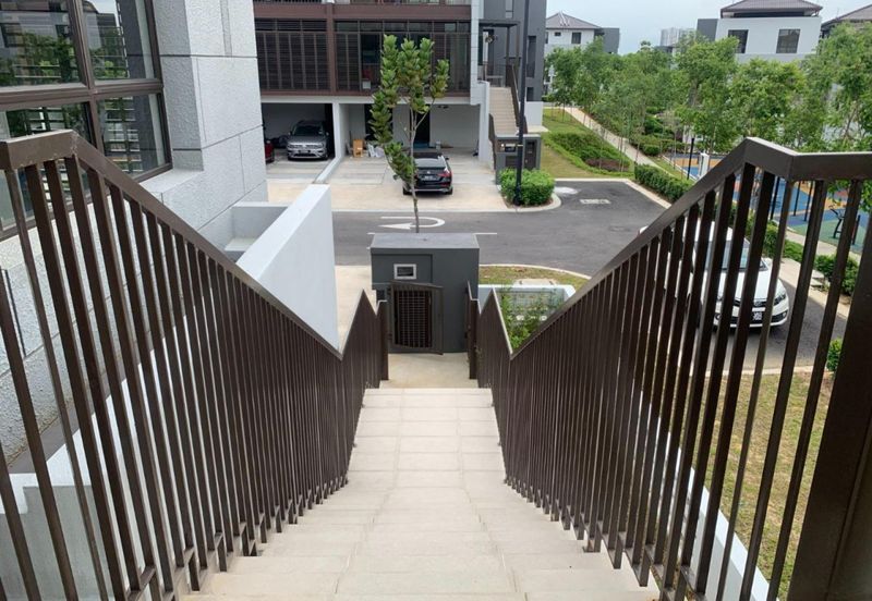 [ GOOD LOCATION ] Classic Design End Lot 3 Storey Terrace Sharing Roof Phase 1 The Mulia Residence Cyberjaya 