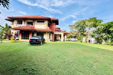 [ CORNER ] Huge Land Double Storey Bungalow Ara Damansara Petaling Jaya 