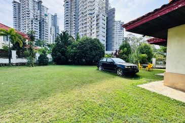 [ CORNER ] Huge Land Double Storey Bungalow Ara Damansara Petaling Jaya 