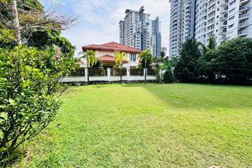 [ CORNER ] Huge Land Double Storey Bungalow Ara Damansara Petaling Jaya 