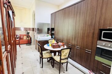 [ CORNER ] Huge Land Double Storey Bungalow Ara Damansara Petaling Jaya 