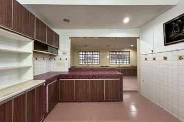 [ FULLY RENO ] 2 Storey Semi-D with Spacious Land & Build-up Seksyen 3, Bangi 