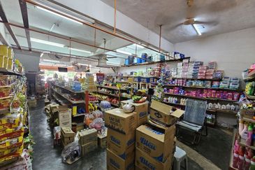[ GOOD LOCATION ] Rumah Kedai 2 Tkt Taman Sri Intan Seksyen 7 Bangi 