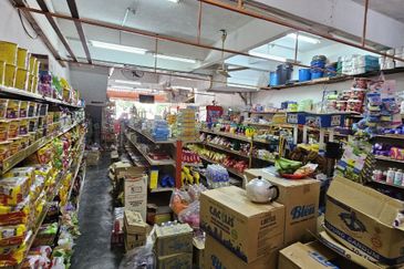 [ GOOD LOCATION ] Rumah Kedai 2 Tkt Taman Sri Intan Seksyen 7 Bangi 