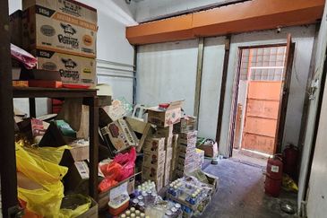 [ GOOD LOCATION ] Rumah Kedai 2 Tkt Taman Sri Intan Seksyen 7 Bangi 