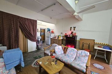 [ GOOD LOCATION ] Rumah Kedai 2 Tkt Taman Sri Intan Seksyen 7 Bangi 
