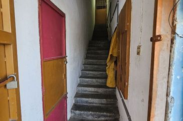 [ GOOD LOCATION ] Rumah Kedai 2 Tkt Taman Sri Intan Seksyen 7 Bangi 