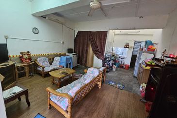 [ GOOD LOCATION ] Rumah Kedai 2 Tkt Taman Sri Intan Seksyen 7 Bangi 