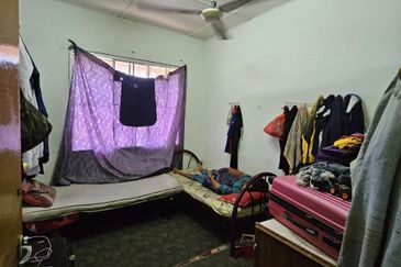 [ GOOD LOCATION ] Rumah Kedai 2 Tkt Taman Sri Intan Seksyen 7 Bangi 