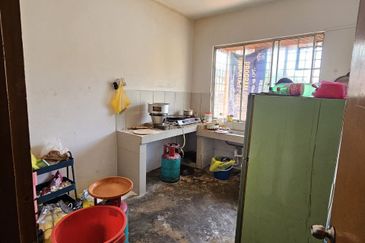 [ GOOD LOCATION ] Rumah Kedai 2 Tkt Taman Sri Intan Seksyen 7 Bangi 