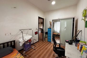[ RENOVATED ] 3 Sty Semi Detach House Taman Tropika 2 Bangi  