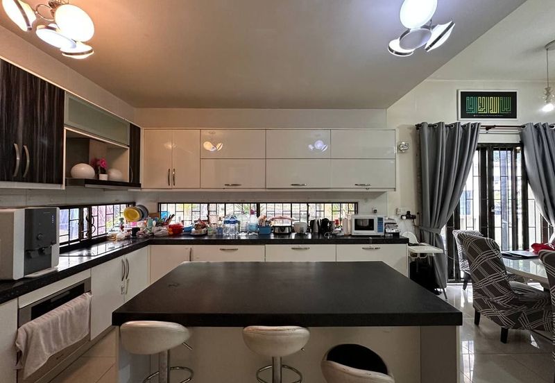 [ RENOVATED ] 3 Sty Semi Detach House Taman Tropika 2 Bangi  