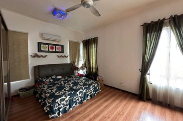 [ RENOVATED ] 3 Sty Semi Detach House Taman Tropika 2 Bangi  