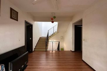 [ RENOVATED ] 3 Sty Semi Detach House Taman Tropika 2 Bangi  