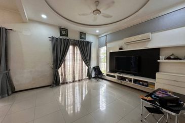 [ RENOVATED ] 3 Sty Semi Detach House Taman Tropika 2 Bangi  