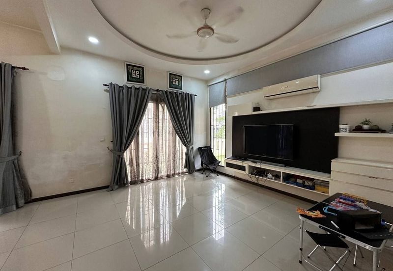 [ RENOVATED ] 3 Sty Semi Detach House Taman Tropika 2 Bangi  