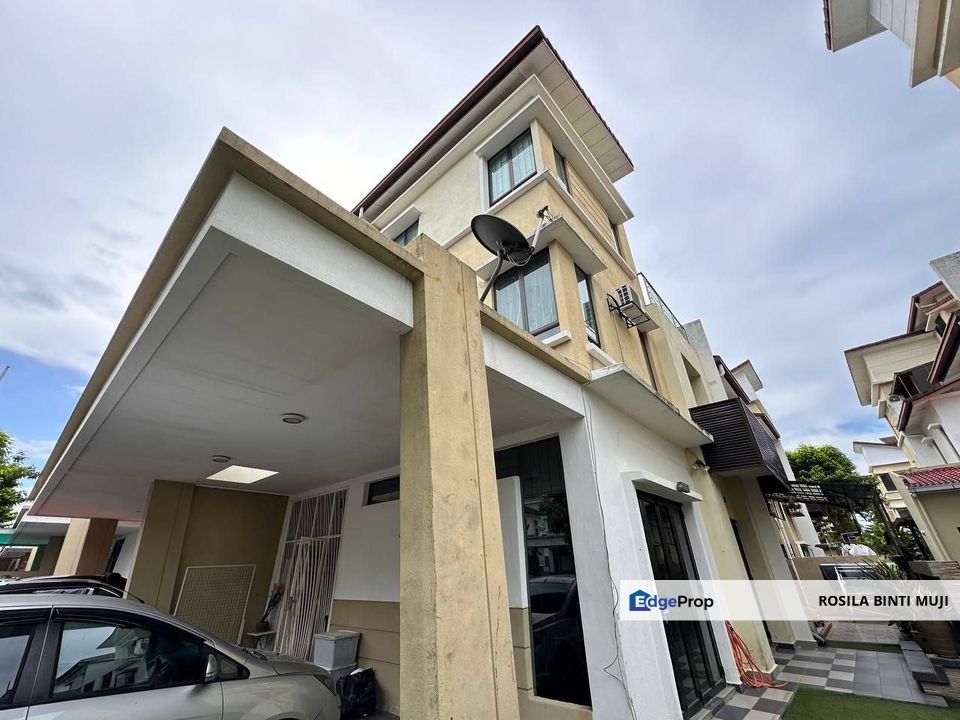 [ RENOVATED ] 3 Sty Semi Detach House Taman Tropika 2 Bangi  , Selangor, Bangi