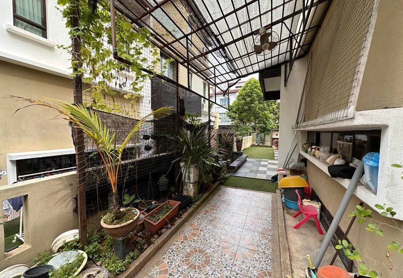 [ RENOVATED ] 3 Sty Semi Detach House Taman Tropika 2 Bangi  