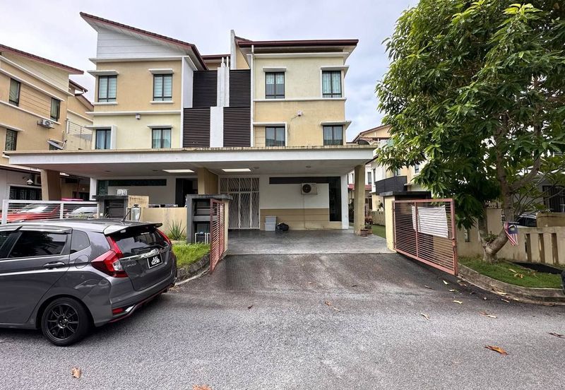 [ RENOVATED ] 3 Sty Semi Detach House Taman Tropika 2 Bangi  