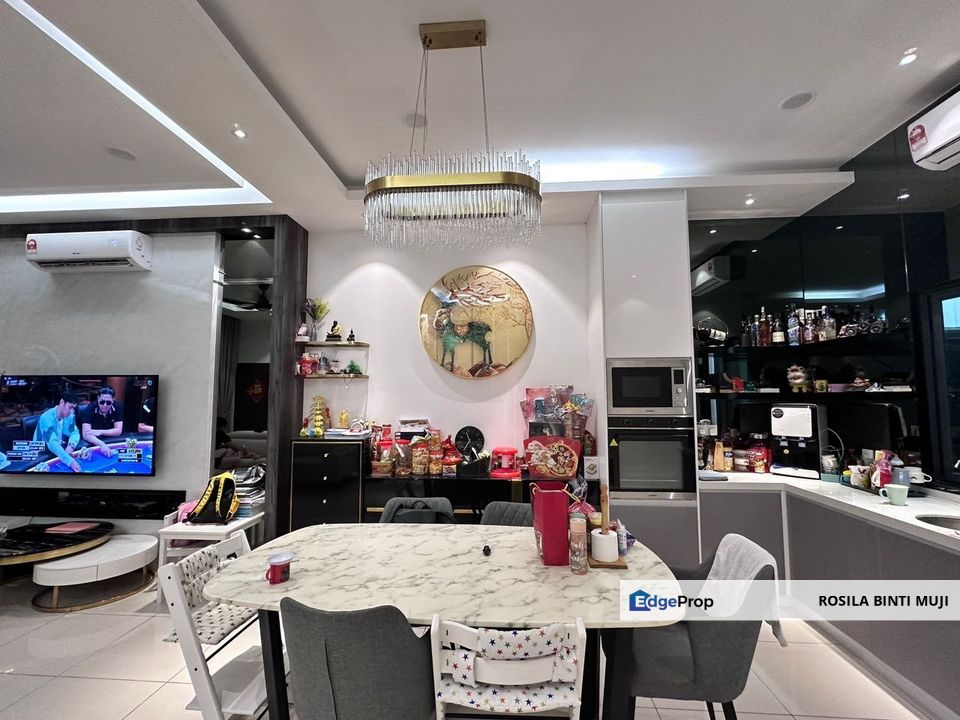 FULLY RENOVATED Superlink Double Storey Taman Semenyih Idaman , Selangor, Semenyih