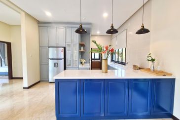 DANAU SURIA, PRESINT 16