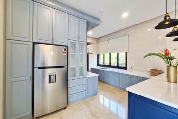 DANAU SURIA, PRESINT 16