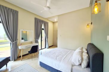 DANAU SURIA, PRESINT 16