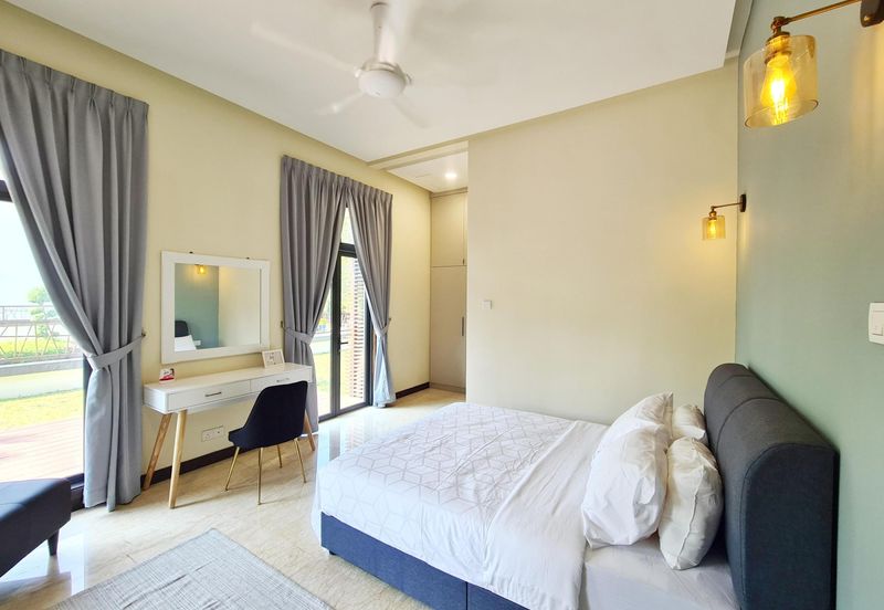 DANAU SURIA, PRESINT 16