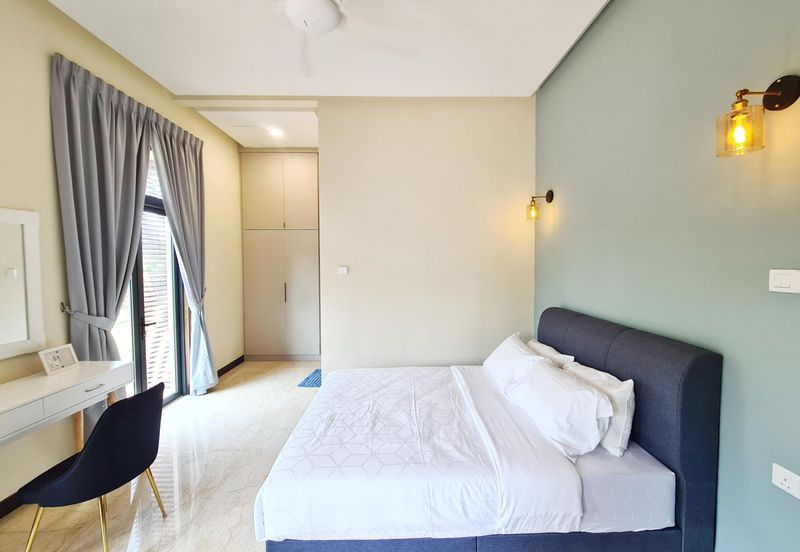 DANAU SURIA, PRESINT 16