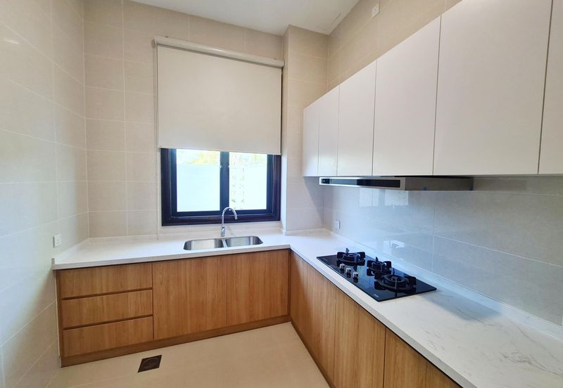 DANAU SURIA, PRESINT 16