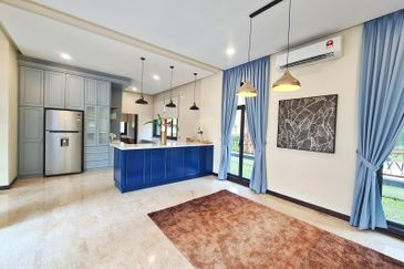 DANAU SURIA, PRESINT 16