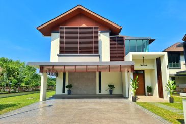 DANAU SURIA, PRESINT 16