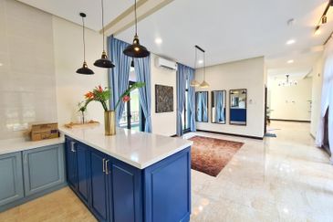 DANAU SURIA, PRESINT 16